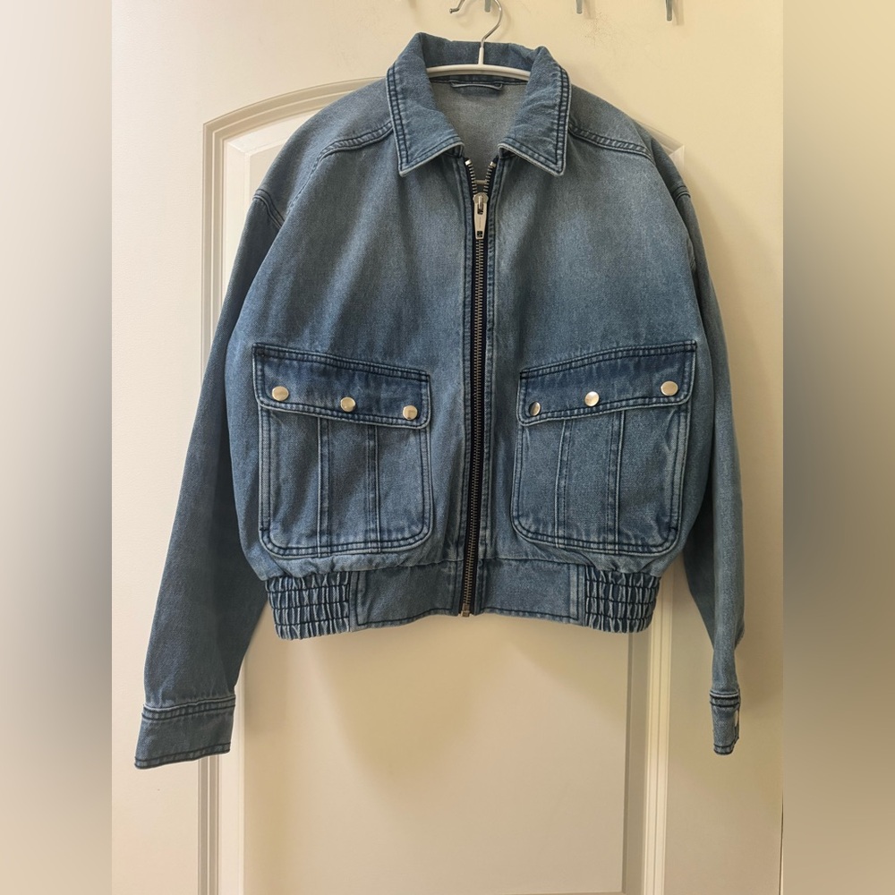 Chic Light Blue Denim Zip-Up Jacket